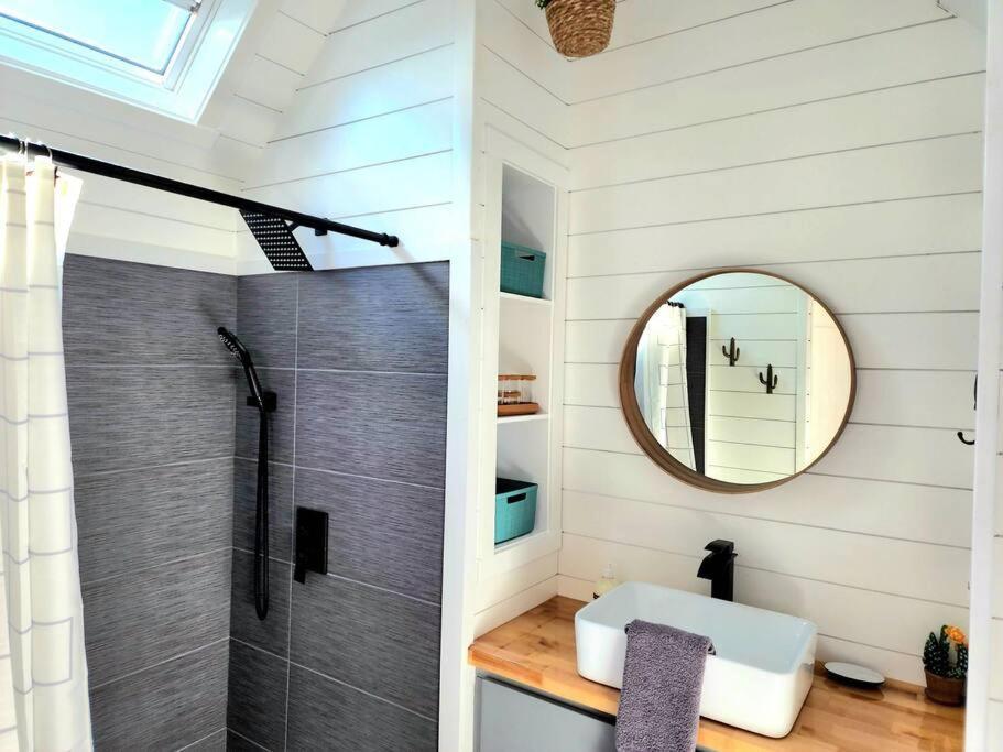 Romantic Tiny Home With Private Deck Apple Valley Exterior foto