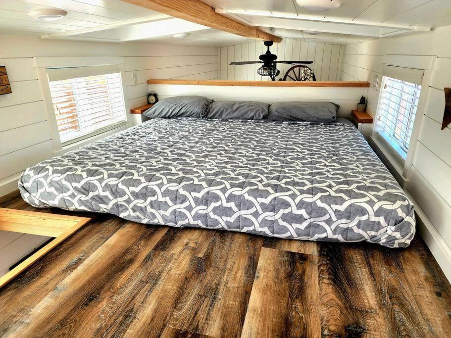 Romantic Tiny Home With Private Deck Apple Valley Exterior foto
