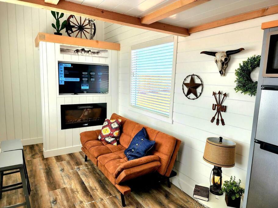 Romantic Tiny Home With Private Deck Apple Valley Exterior foto